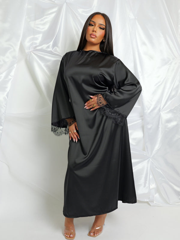 Robe Satin Royal Dentelle