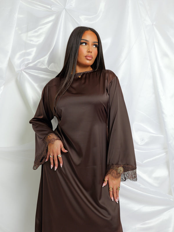 Robe Satin Royal Dentelle