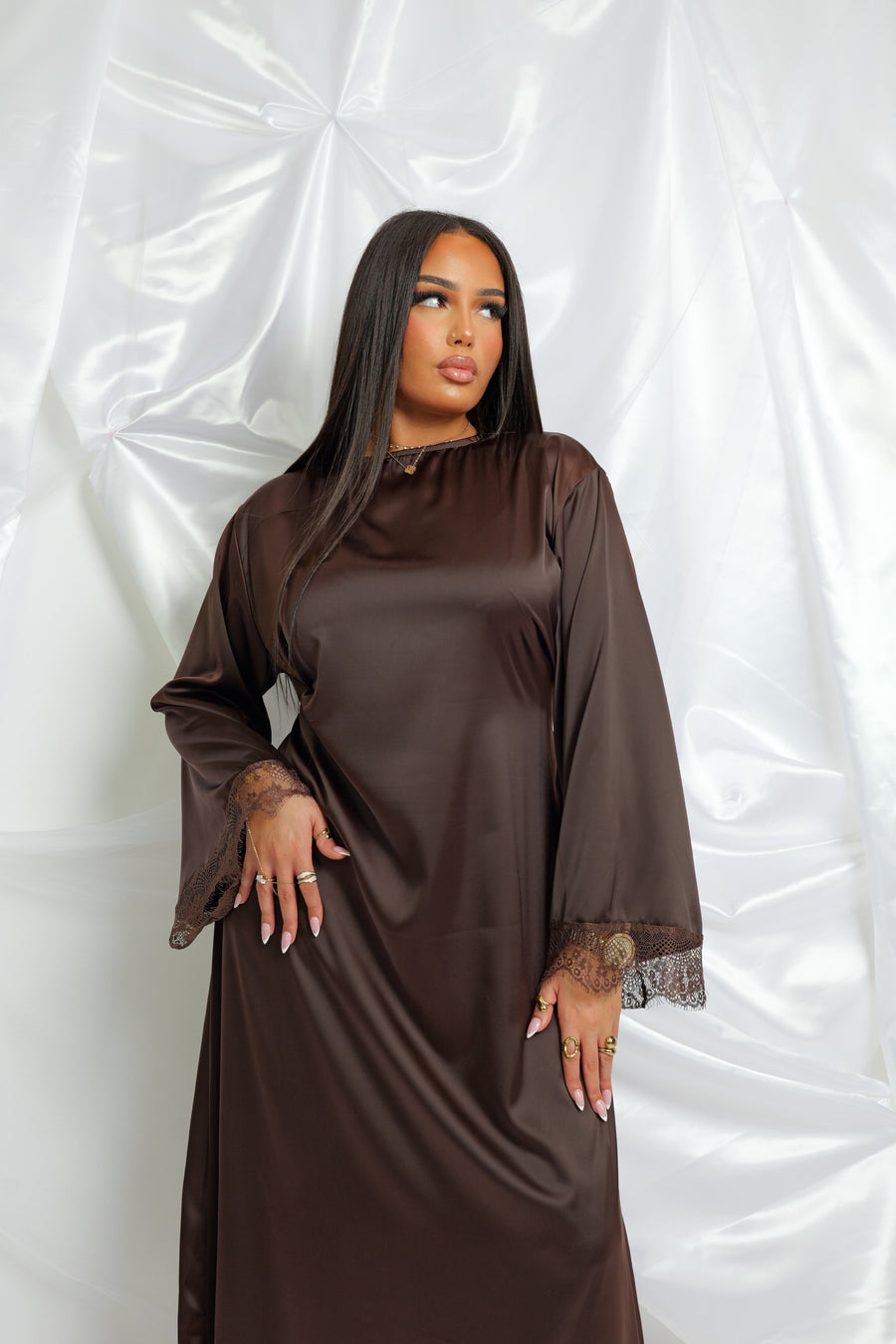 Robe Satin Royal Dentelle