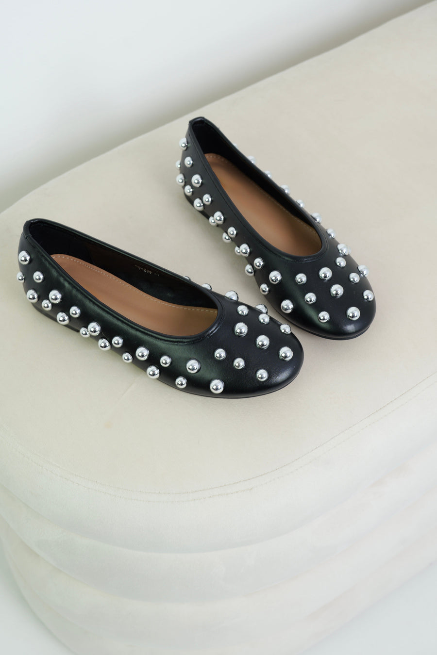 Ballerines à clous métalliques