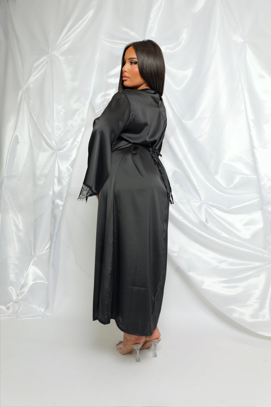 Robe Satin Royal Dentelle